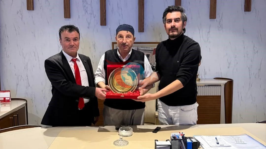 Байбурттық қайырымды адам ауруханаға автоматты жүрек массажы құрылғысын сыйлады