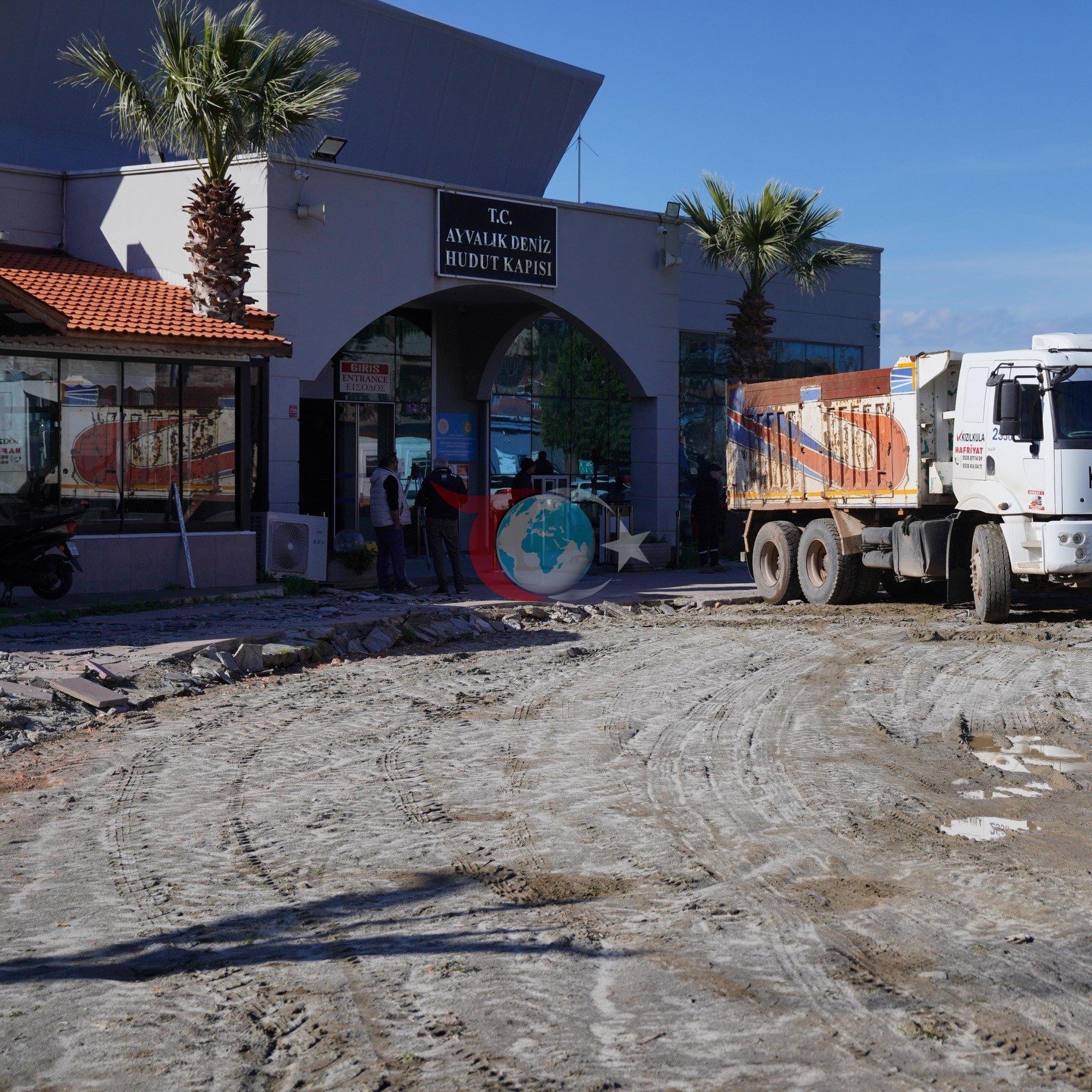Ayvalık Deniz Hudut Kapısı önünde meydan düzenlemesi başlatıldı