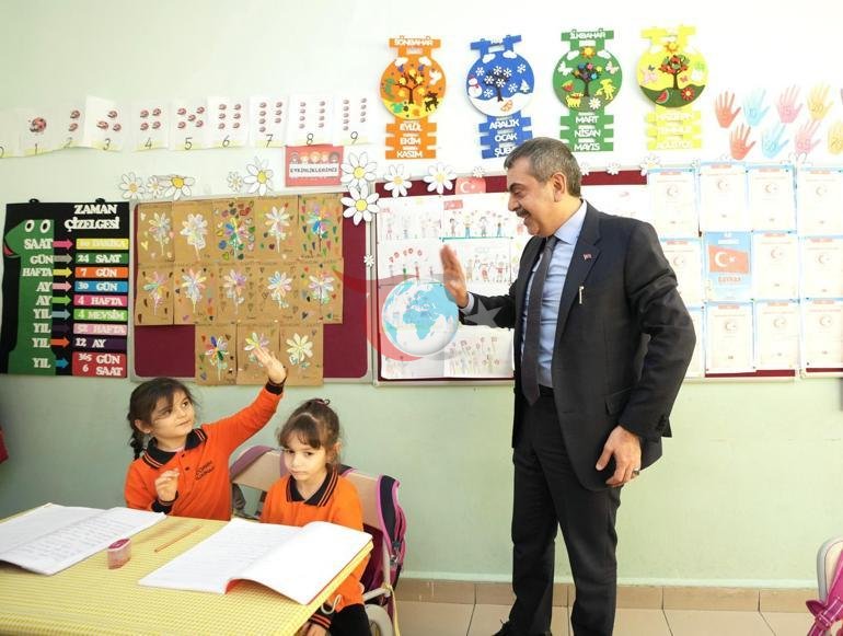 Bakan Tekin: 168 kişinin imzaladığı metinle ilgili suç duyurusunda bulunacağız