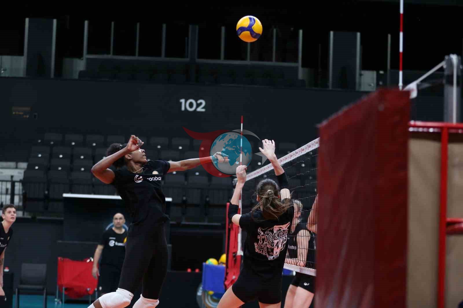 Eczacıbaşı Dynavit, Beşiktaşga qarshi