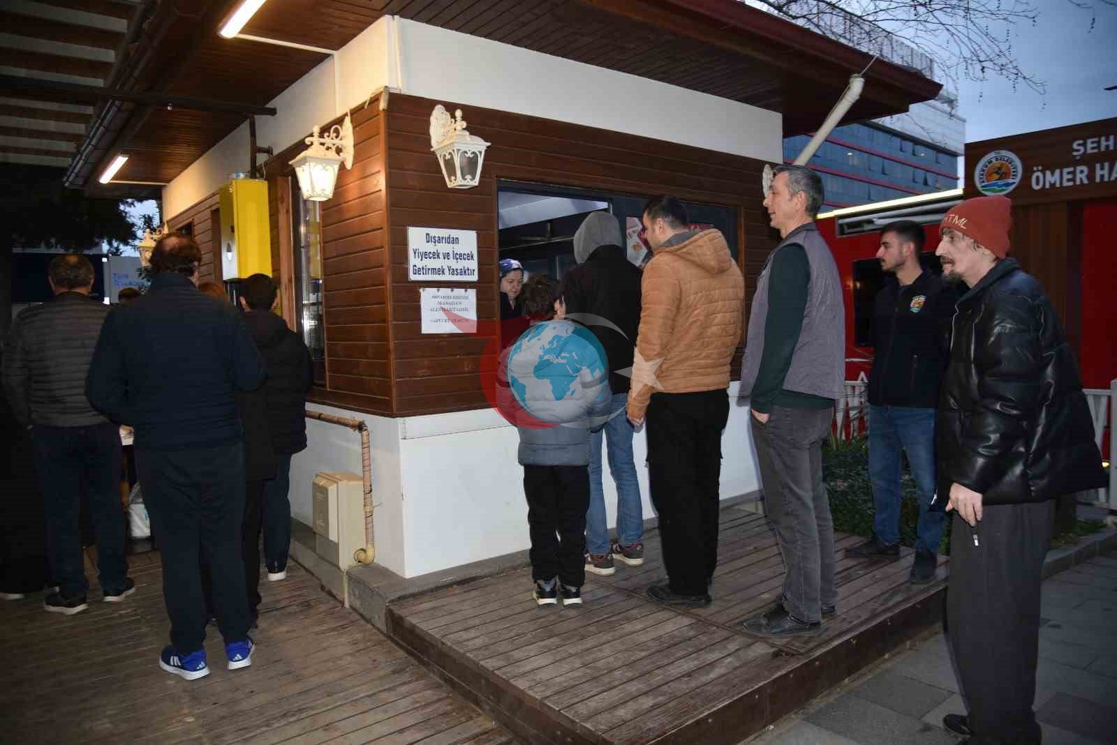 Atakum Belediyesi Şehit Ömer Halisdemir Parkı’nda ücretsiz iftar hizmeti