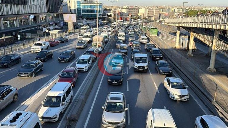 Стамбулда эки жакта да трафиктин азабы Жогорку чеги 85%