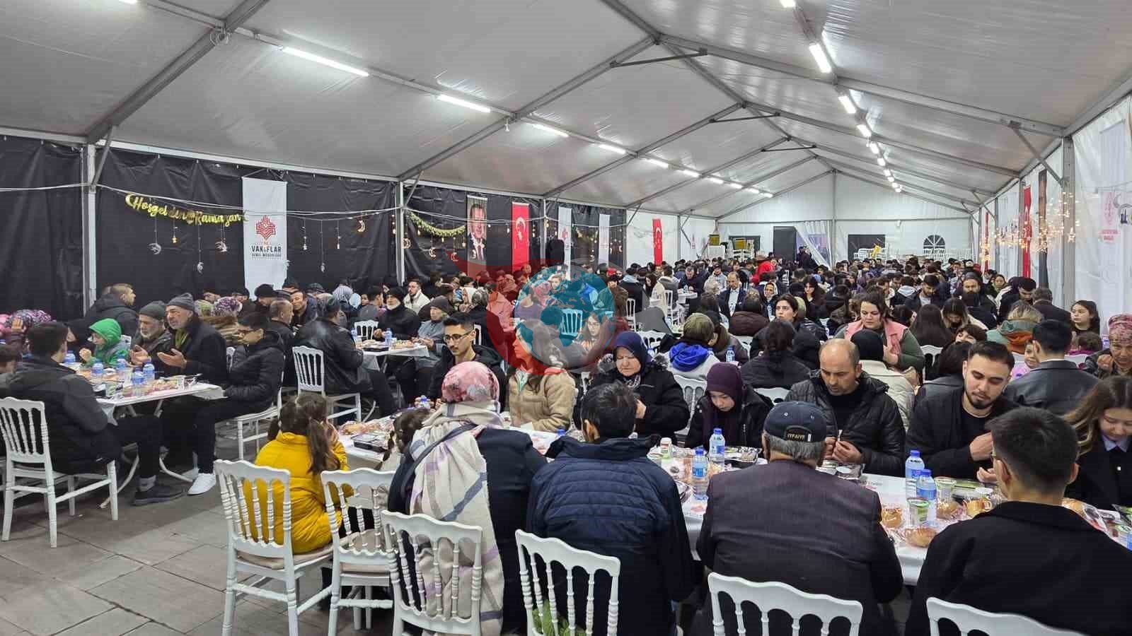 Asırlık vakıf geleneği yüzlerce vatandaşı aynı sofrada buluşturdu