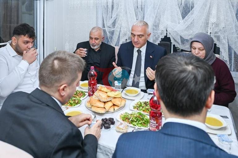 Bakan Ersoy Kırıkkale’da fuqarolar bilan yurgan, uy dasturxonida iftor qilgan