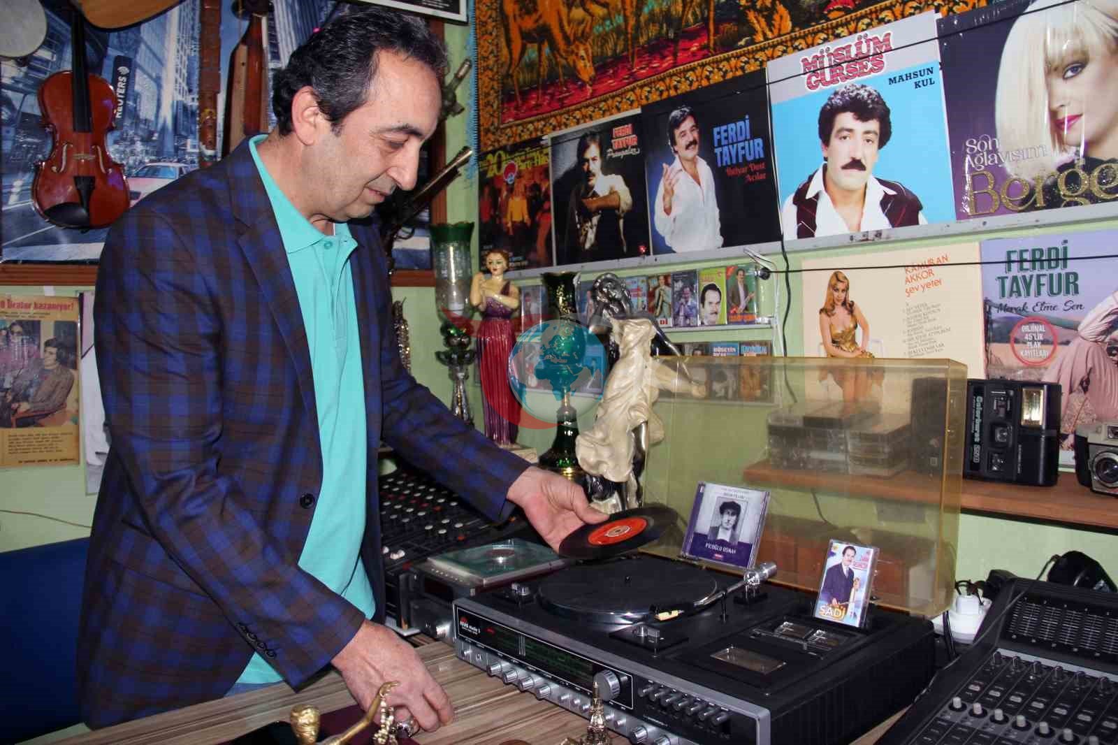 Antika tutkusu ile bodrum katını müzeye çevirdi