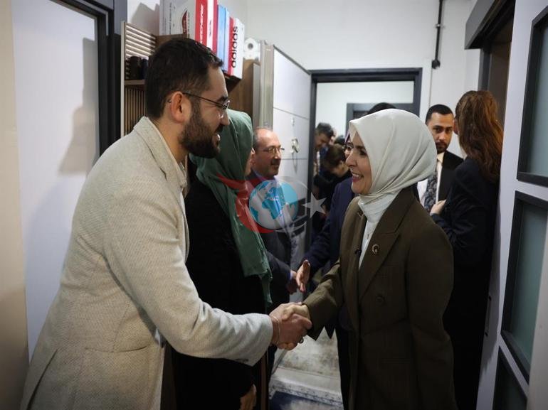 Bakan Göktaş, yeni evine kavuşan ailenin iftar sofrasına misafir oldu