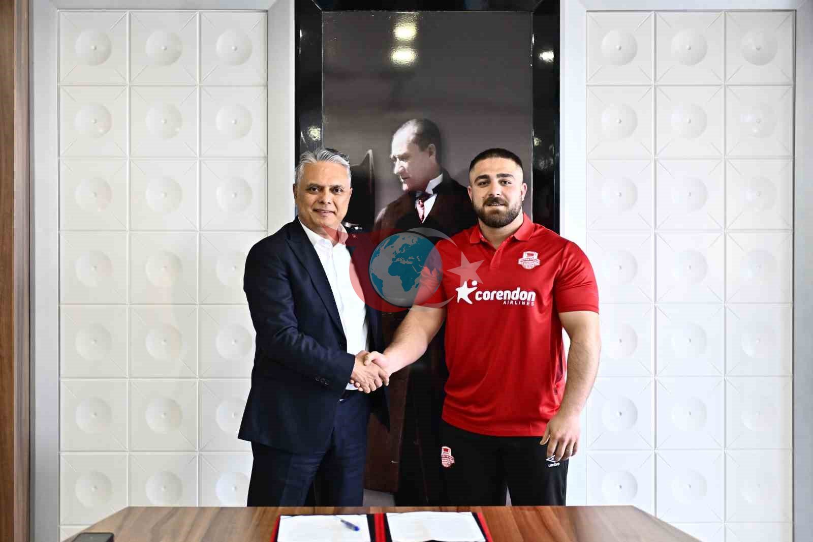 Muratpaşa Belediyesi, Başpehlivan Osman Kan ile sözleşme imzaladı