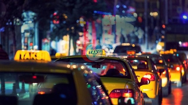 İstanbul'da havalimanına gitmek için 3 kez köprüden geçen taksi şoförü konuştu | İstanbul Haberleri