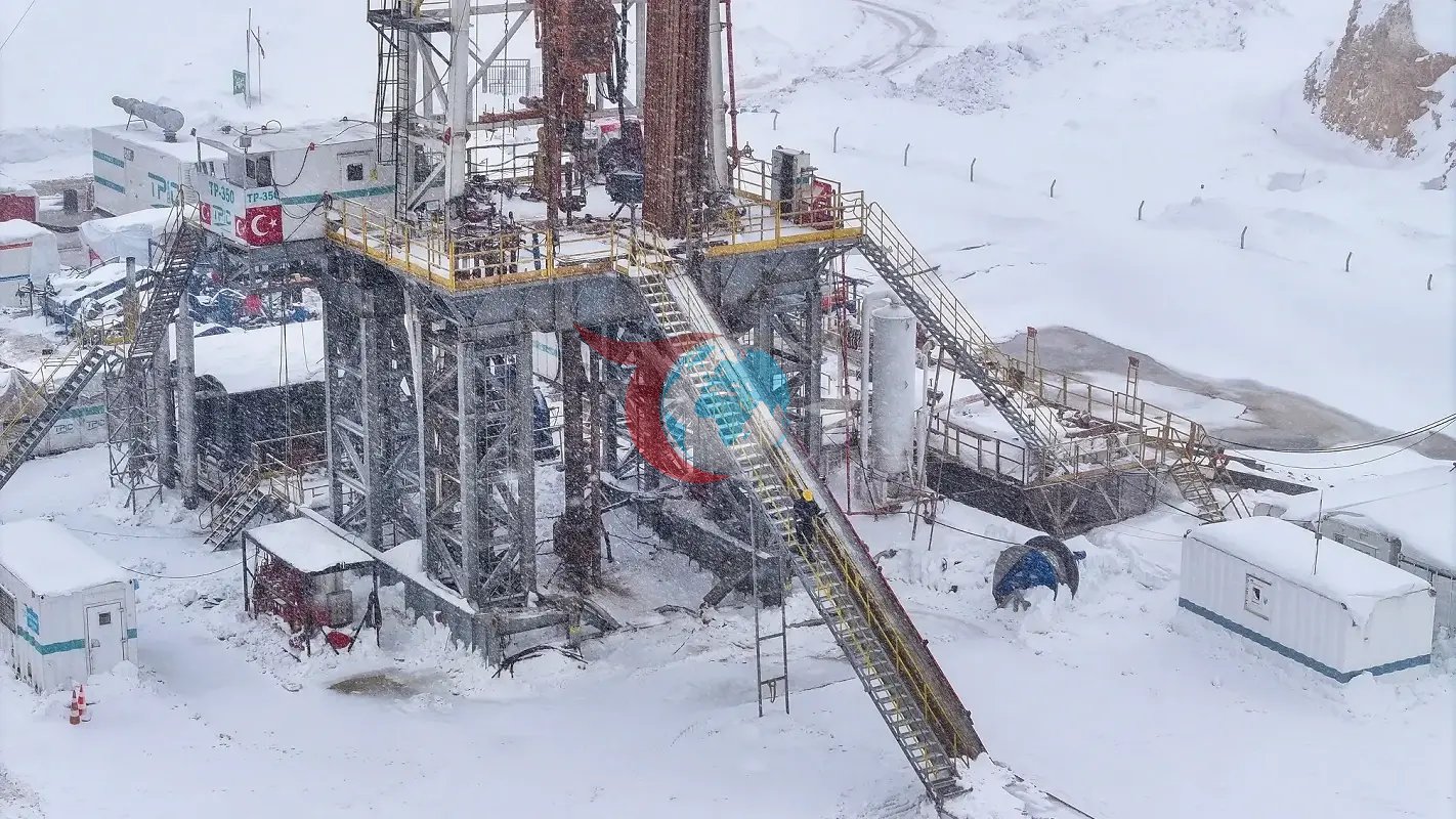 Kar kalınlığının 2,5 metreyi bulduğu Gabar'da petrol üretimi hız kesmeden sürüyor