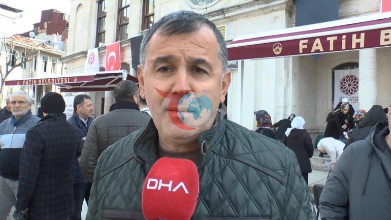 Ziyarete açılan Hırka-i Şerife yoğun ilgi: Muhteşem bir duygu