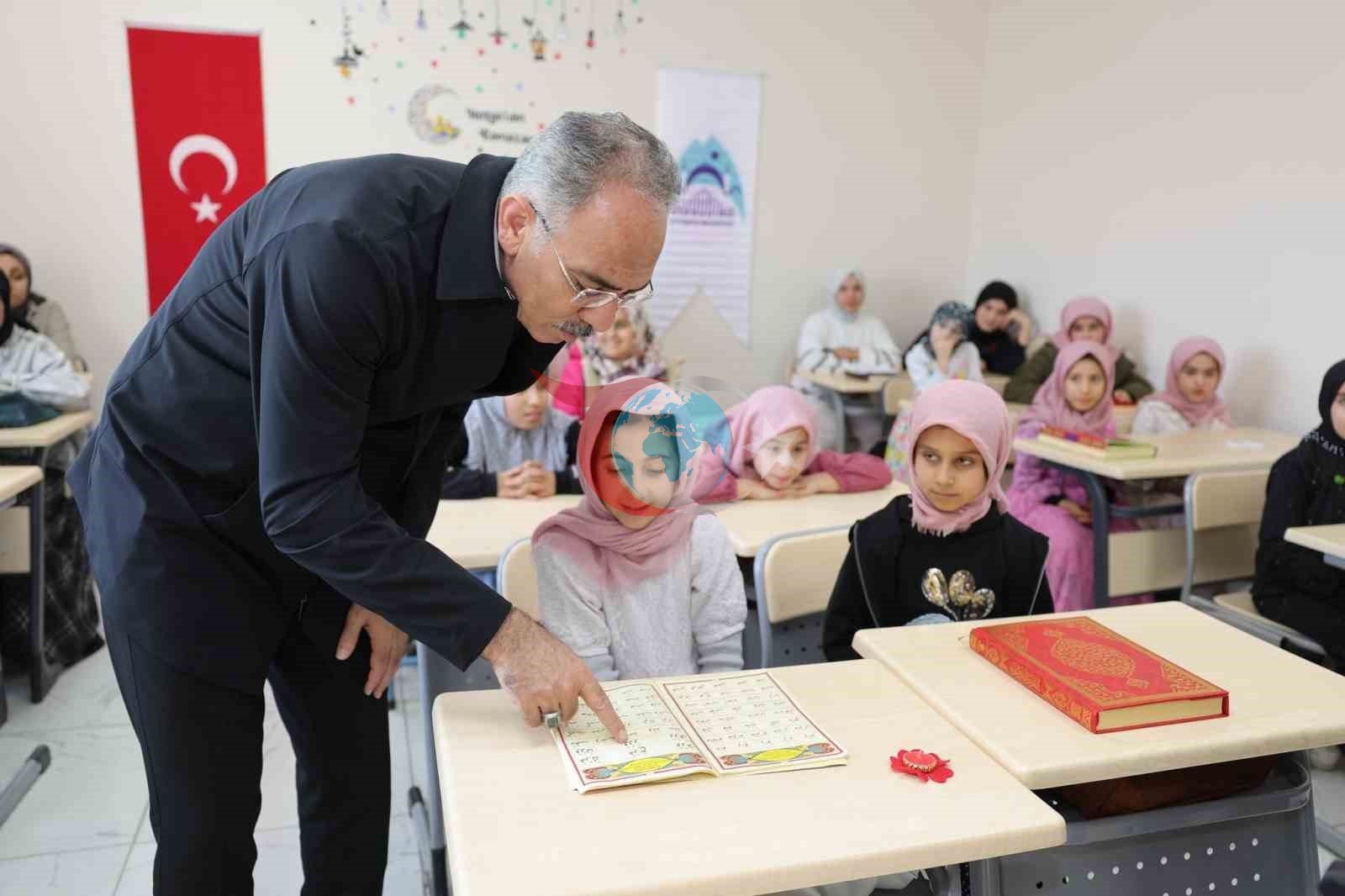 Eyyübiye&rsquo;de Kur&rsquo;an-ı Kerim okumaya başlayan çocuklar büyük sevinç yaşadı