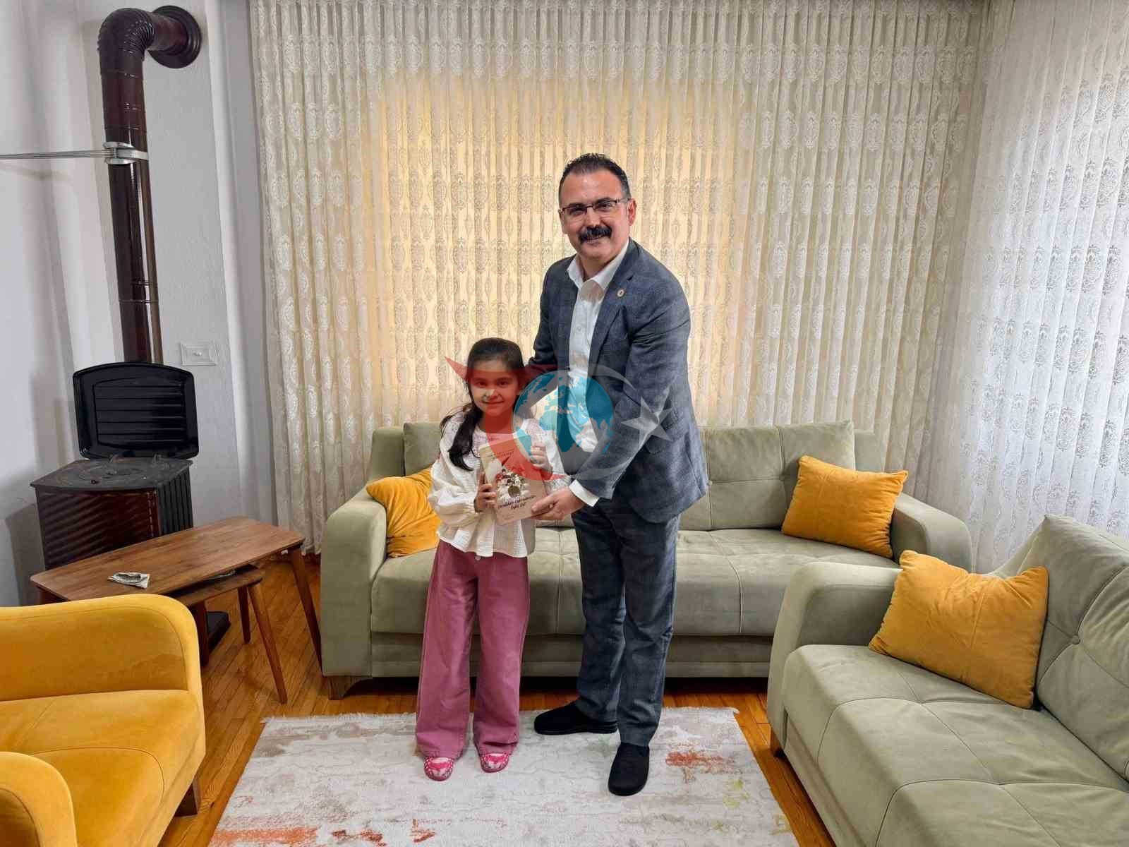 Kaymakam Ateş, öğrencilerin evine konuk oldu