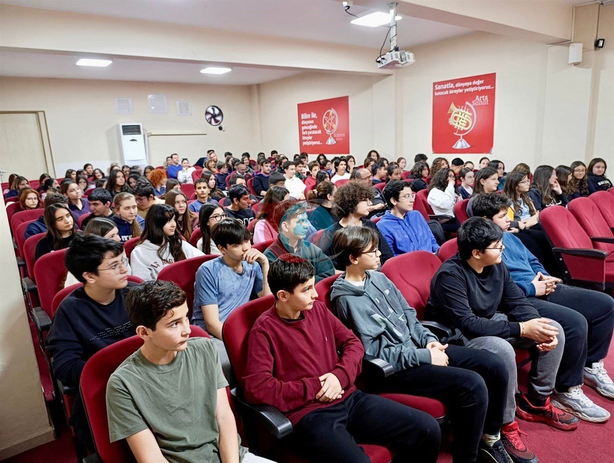 İncirliova Kaymakamı Abay, öğrencilerle Kariyer Günleri’nde buluştu