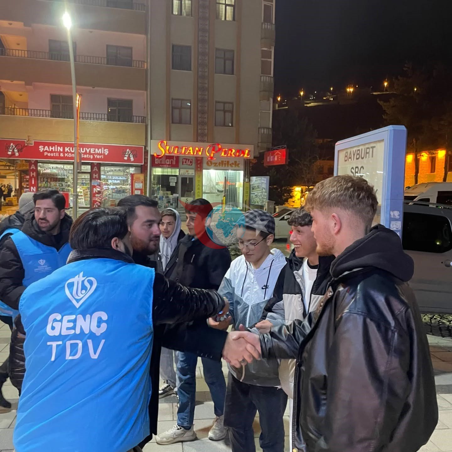 Bayburt’ta çocuklara teravih sürprizi: Ayakkabılarda çikolata