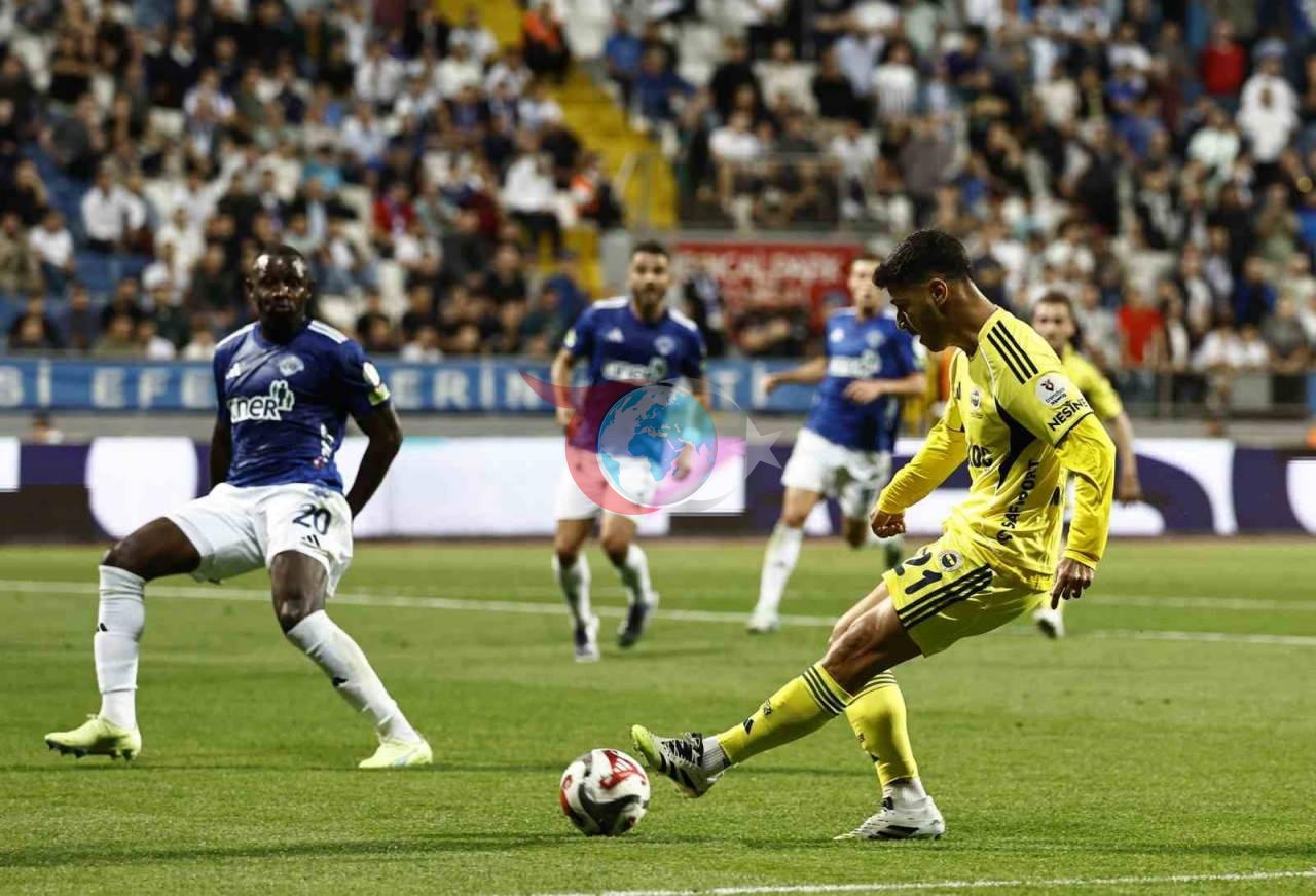 Sezonun ilk devresinde oynanan Kasımpaşa-Fenerbahçe karşılaşması