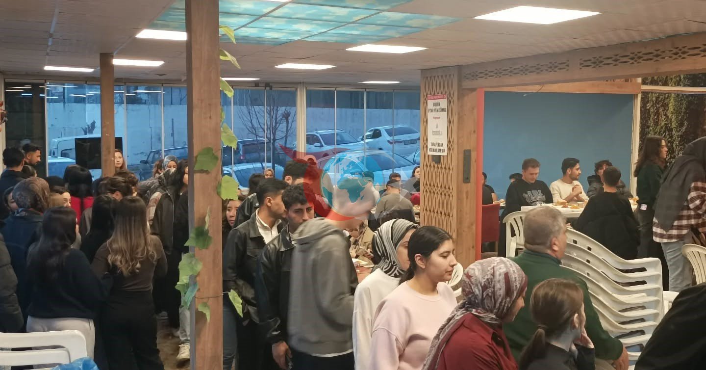 Sรถke Mรผftรผlรผฤรผโnden รถฤrencilere gรถnรผl sofrasฤฑ