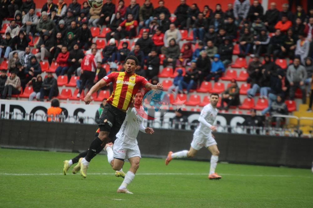 Kayserispor-Antalyaspor mücadelesi