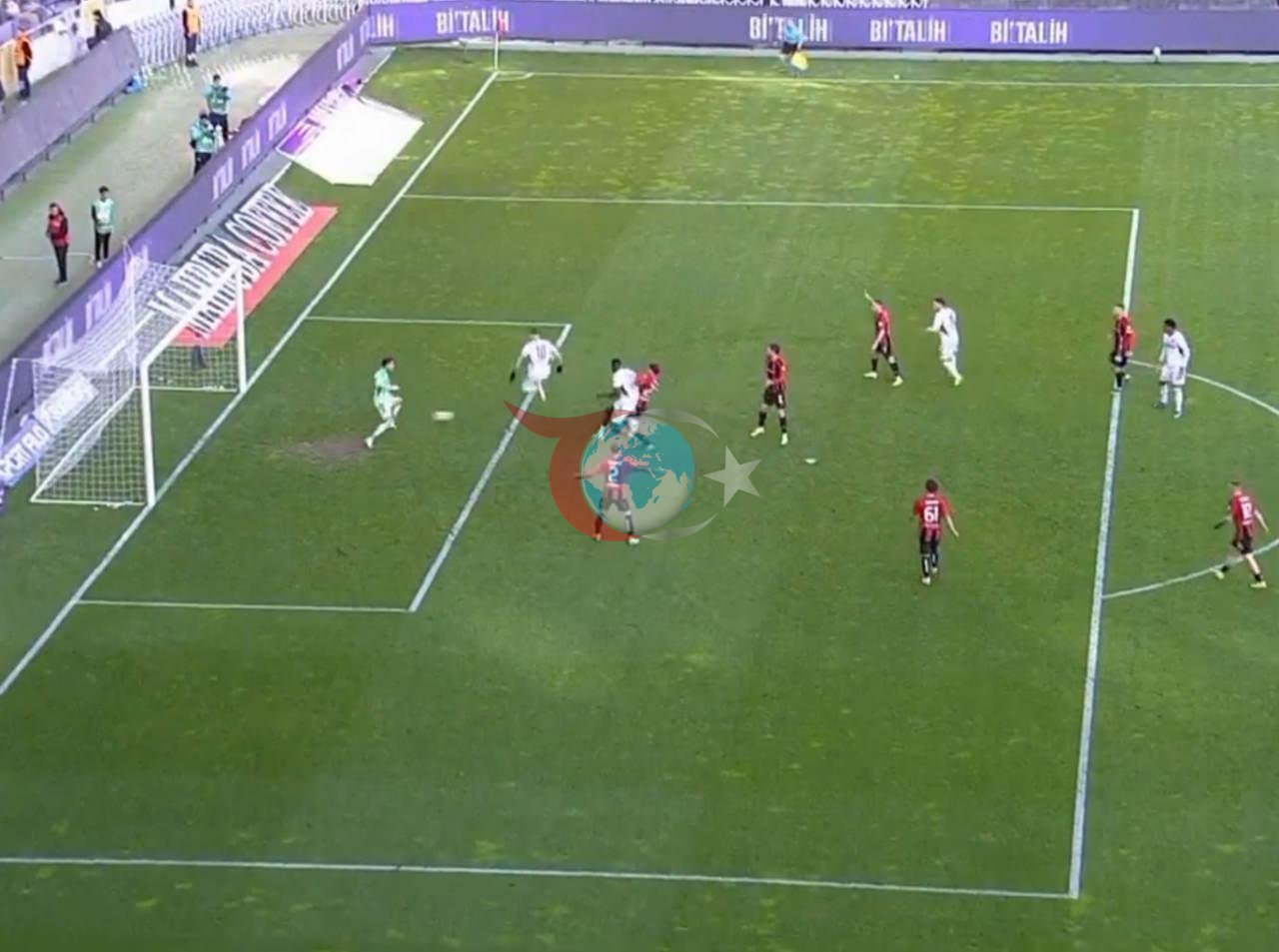 Trabzonspor'un attığı gol. (Fotoğraf, beIN Sports yayınından ekran görüntüsü halinde alınmıştır.)