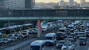 İstanbulda iki yakada da trafik çilesi Yoğunluk yüzde 85i gördü