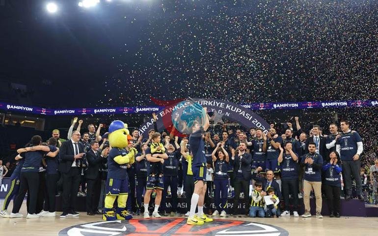 Fenerbahçe Beko kupasını aldı
