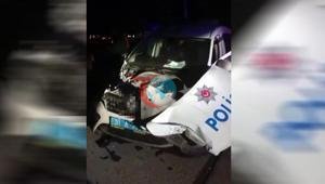 Hatayda alkollü sürücü polis aracına çarptı: 2 polis yaralı