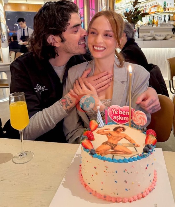 Nilperi Şahinkaya'ya sevgilisinden şaşırtan pasta sürprizi