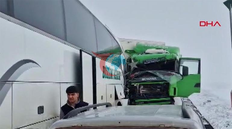 Erzurumda sis nedeniyle zincirleme kaza Çok sayıda yaralı var