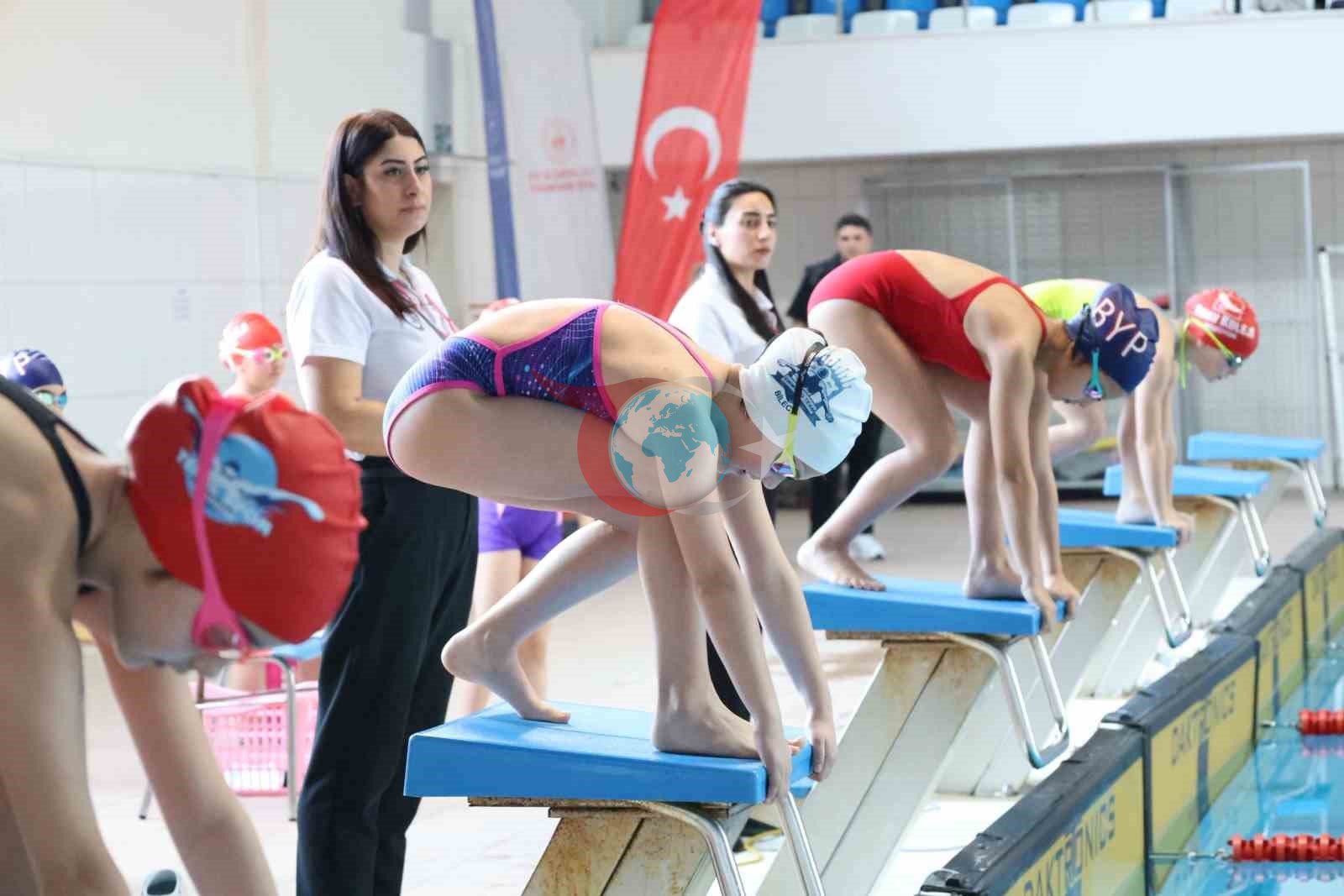 Bilecik&rsquo;te küçük yüzücülerden madalya mücadelesi