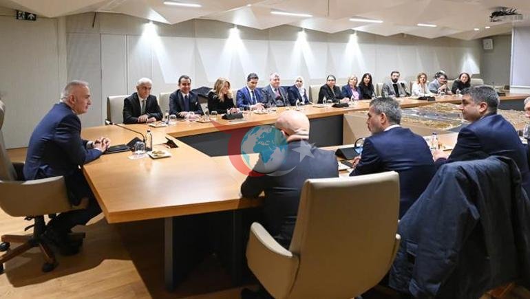 Bakan Ersoy yapımcılarla görüştü: Konu Türk dizilerine yapılacak yardım