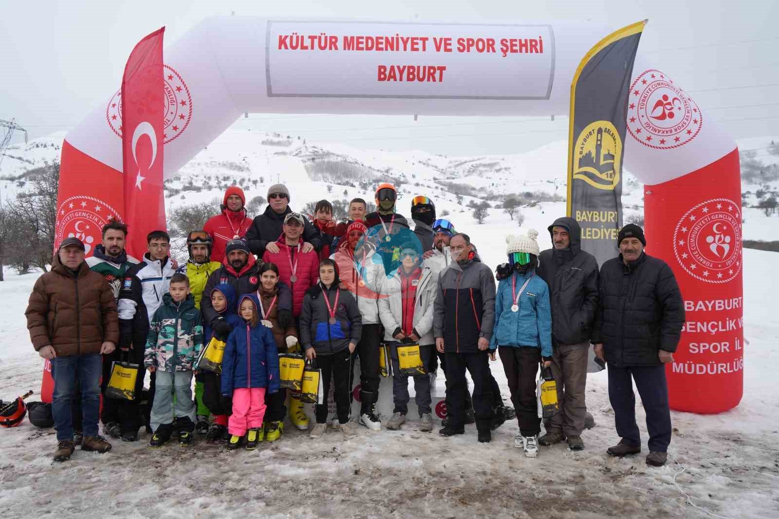 Bayburt&rsquo;ta kurtuluş kutlamaları kayak kupası ile taçlandı