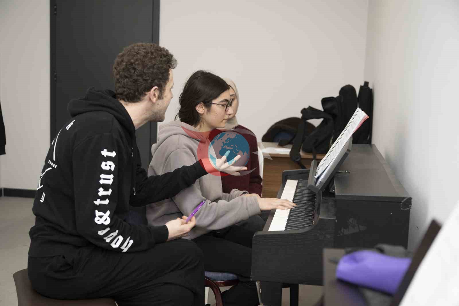 Mersin Büyükşehir Belediyesinin ücretsiz enstrüman kurslarına yoğun ilgi