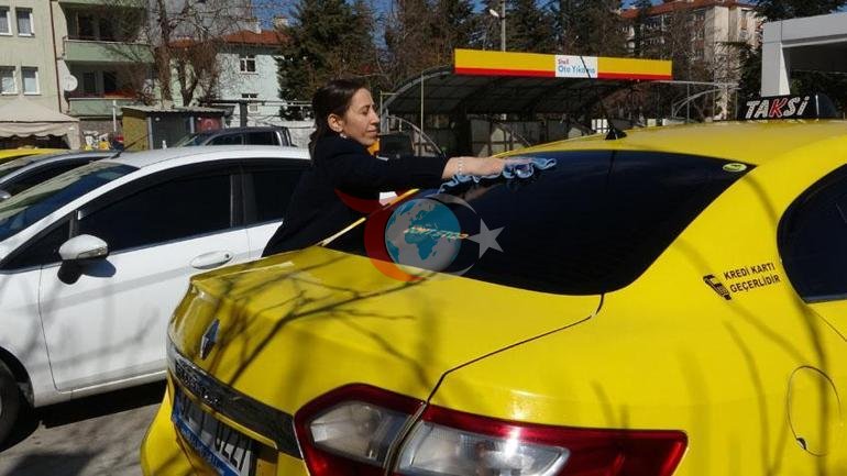 3 çocuk annesi taksici Hacer Topal gece gündüz çalışıyor Merhaba abi deyip biniyorlar