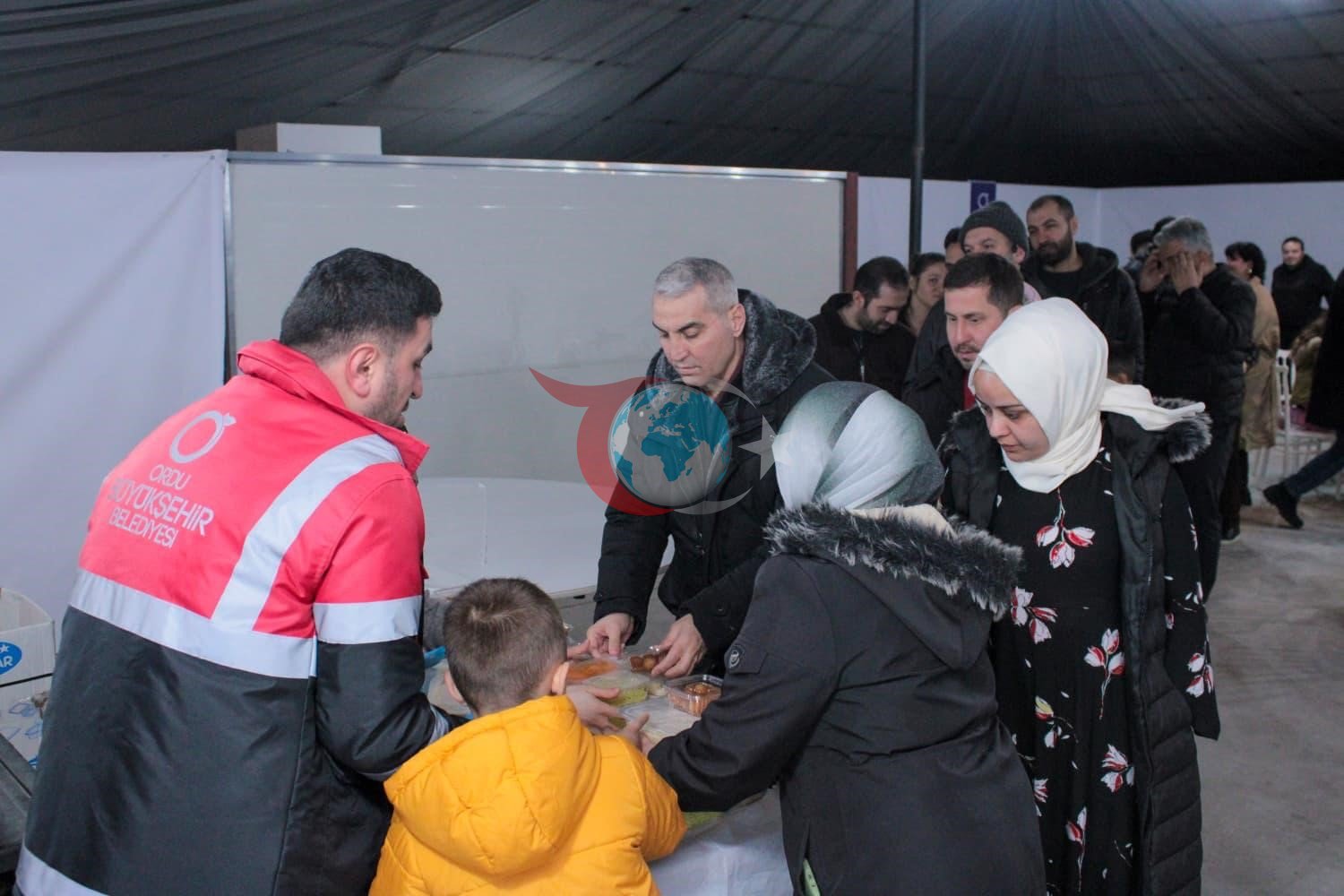 Orduโda her gรผn yรผzlerce kiลi iftar รงadฤฑrฤฑnda buluลuyor