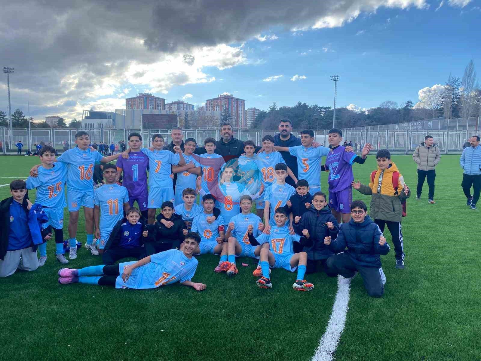 Baลkan รolakbayrakdar: