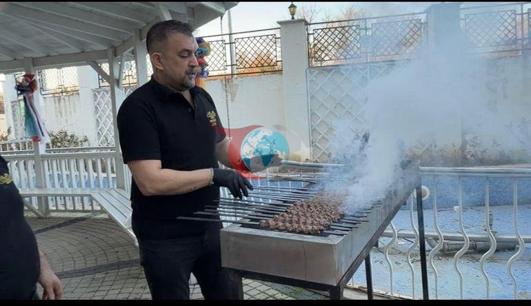 Bursa’da duygulandıran iftar Fenomen esnaf 6 yıldır geleneğini sürdürüyor
