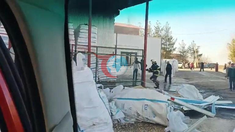 Diyarbakır’da plastik poşet fabrikasında yangın