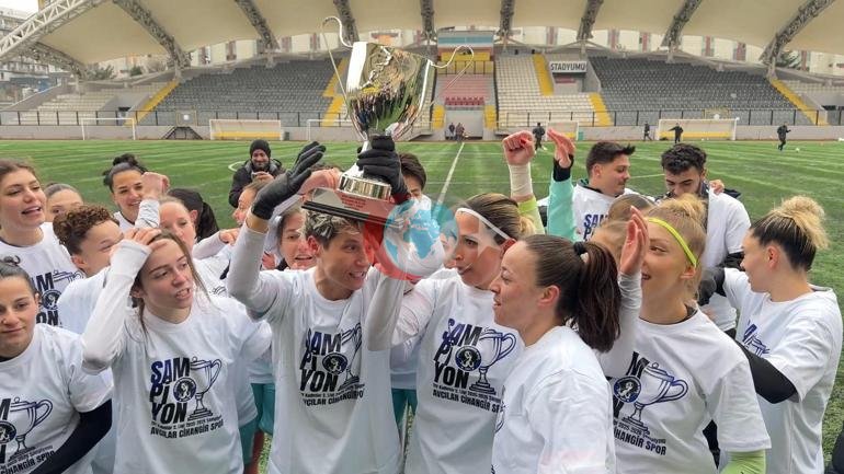 Avcılar’daki kızların büyük başarısı; iki yılda 1inci Lige yükseldiler