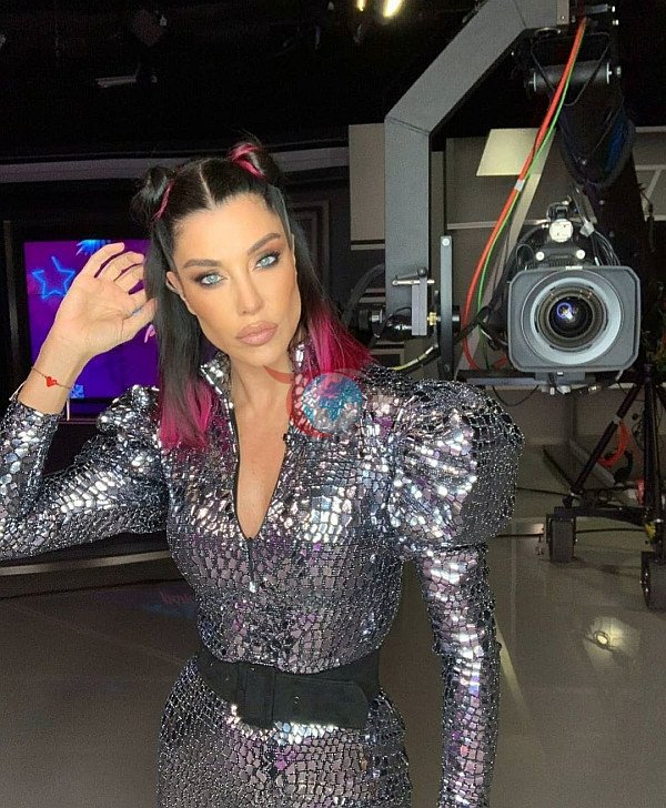 Deniz Akkaya: "Siyah yalılarda, karanlık partilere tanıklık ettim!"