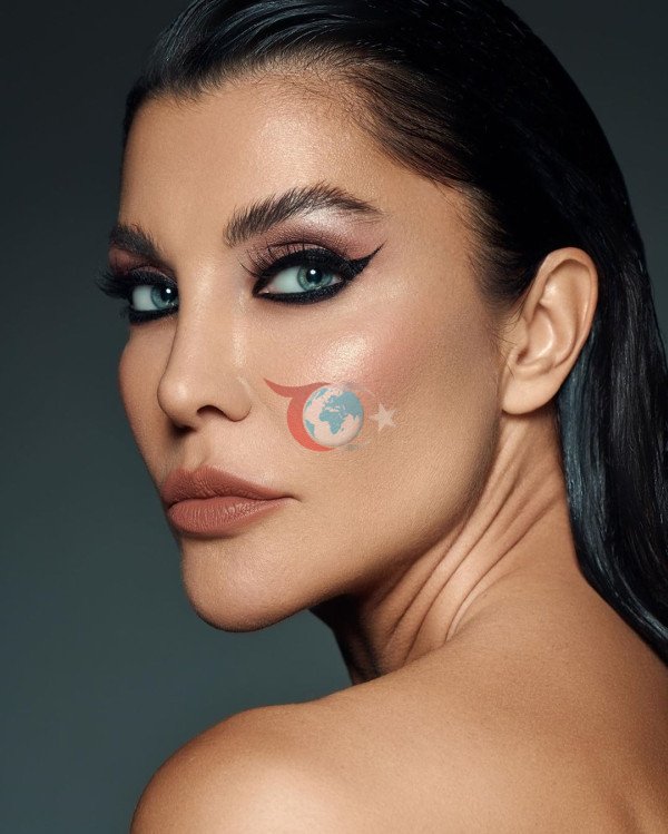 Deniz Akkaya: "Siyah yalılarda, karanlık partilere tanıklık ettim!" - Resim : 2