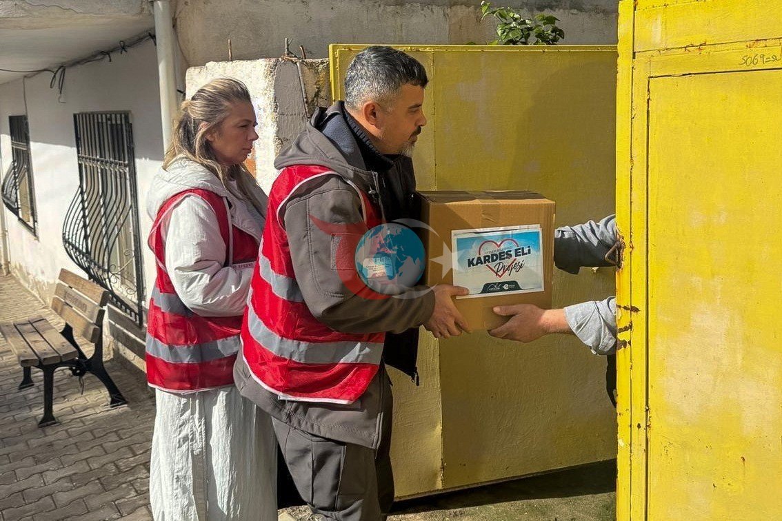 Efeler Belediyesiโnin evde bakฤฑm hizmetleri sรผrรผyor