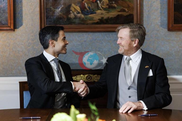 Hollandada yeni azınlık hükümeti yemin etti