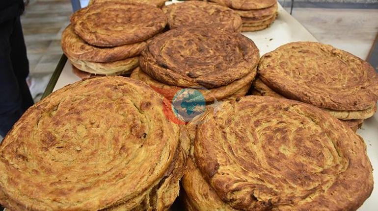 Günde 15 saat çalışıyor, kapısında kuyruk oluyor: Doyurduğu gibi tok tutma özelliği de var