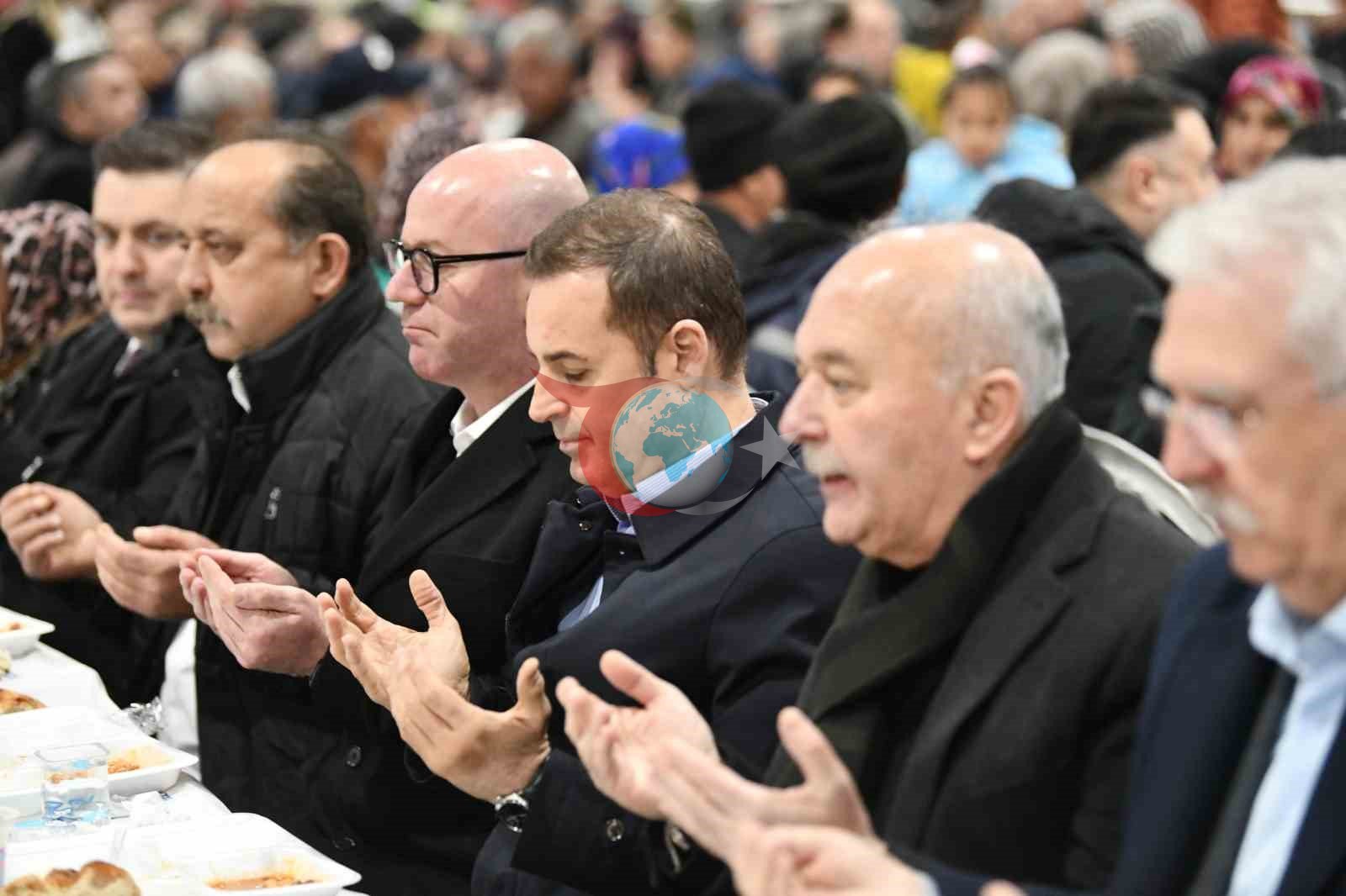 Başkan Ahmet Akın, Dursunbey&rsquo;de iftar yaptı