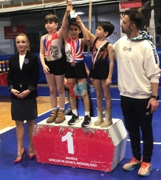 Minik cimnastikçilerden Özay Gönlüm&rsquo;e vefa