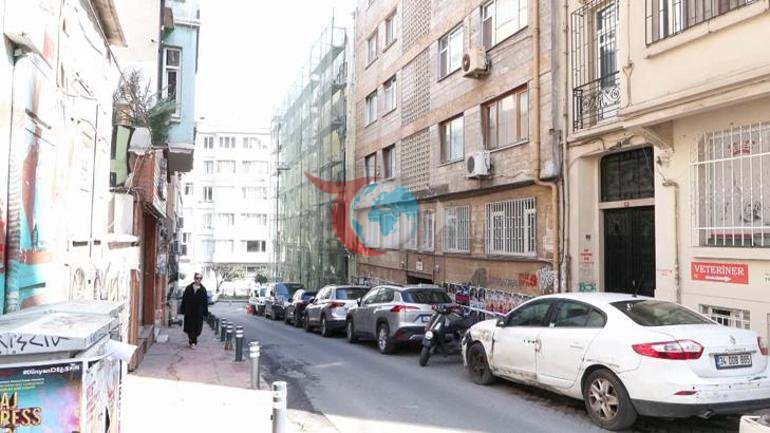 Evinin manzarası gündem olmuştu Orhan Pamukun 9 daire sahibi olduğu apartman yıkılıyor