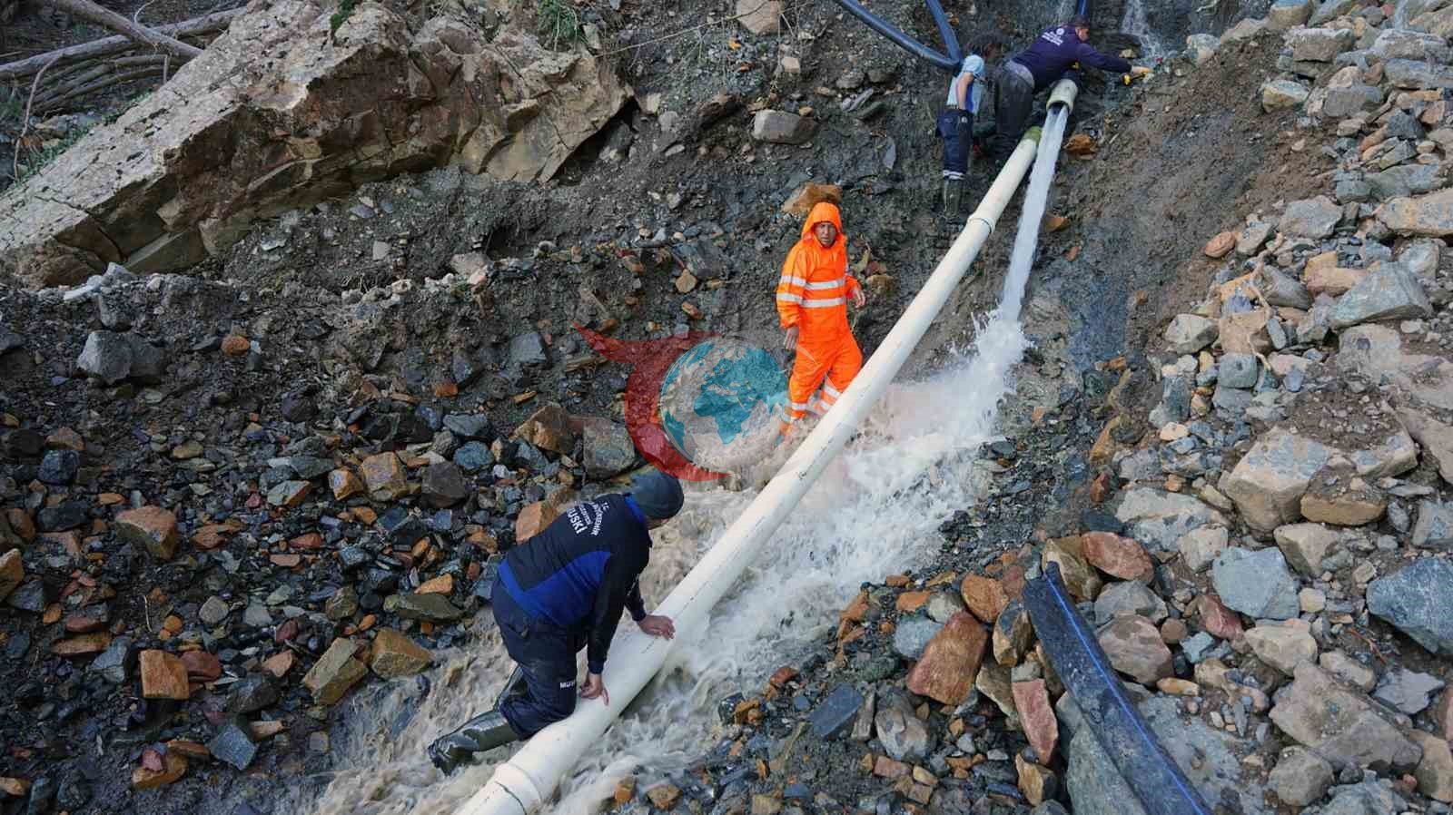 Yağışlarda zarar gören su isale hattı yenileniyor