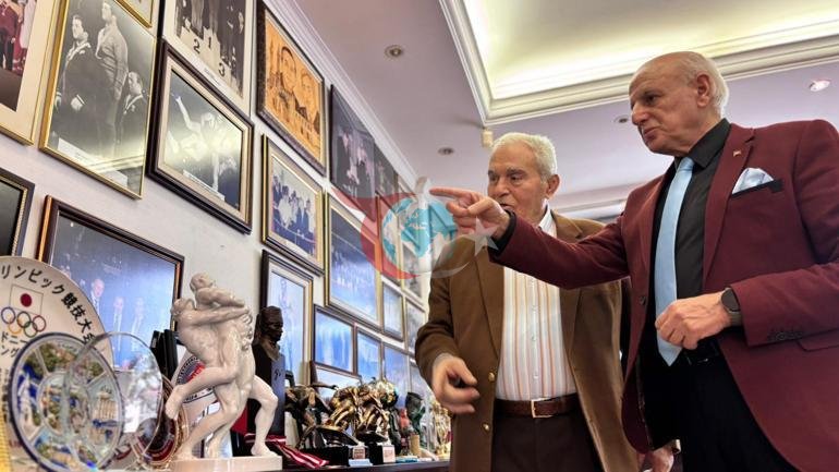 TMOK Anma ve Onurlandırma Komisyonu’ndan güreşin efsanesi Ahmet Ayık’a onur ödülü