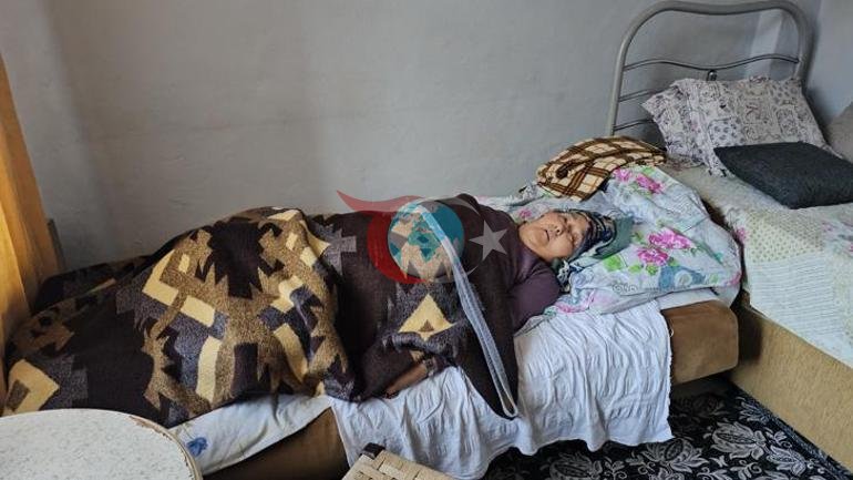 Yalnız yaşayan yatalak kadının dramı: Sudan başka bir şey içemiyorum