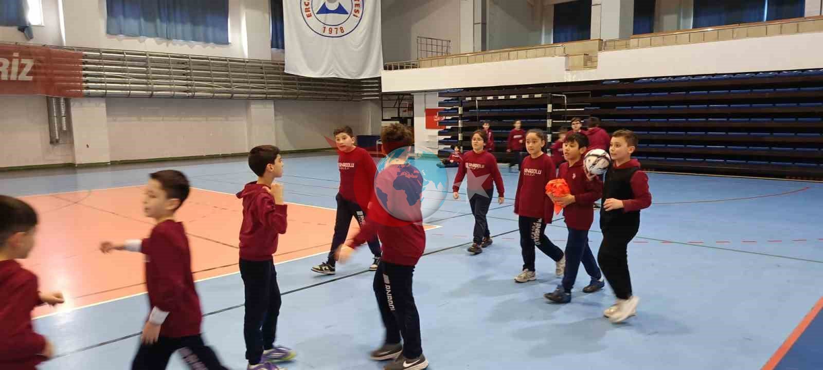 ERÜ&rsquo;de &lsquo;Kampüsün Neşesi Miniklerle Birlikte Sporla Tanışıyorum&rsquo; etkinliği