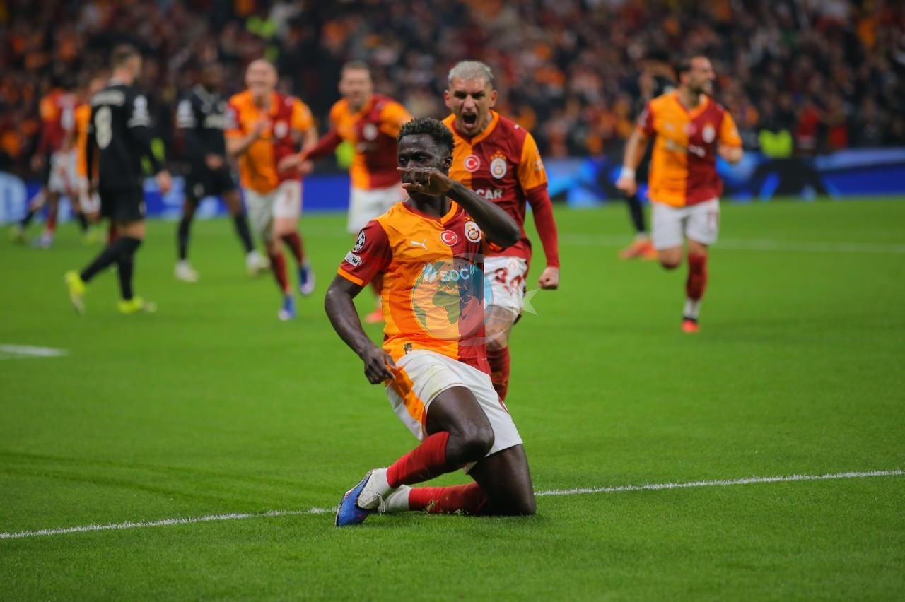 Galatasaray'da 4 รถnemli isim sarฤฑ kart sฤฑnฤฑrฤฑnda